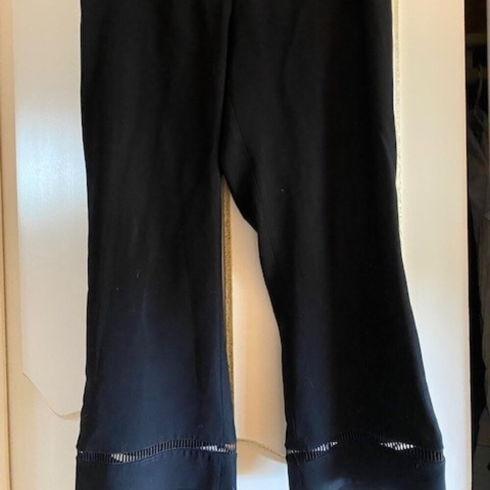 Elle Tahari Black Cropped Pants